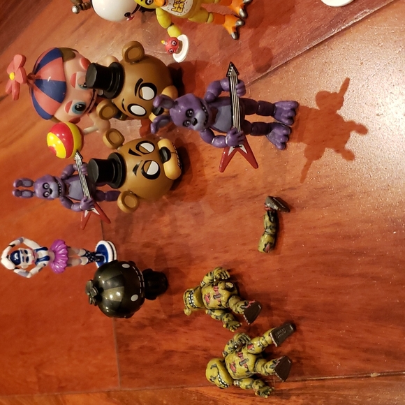5 nights at Freddy's  figured toys - Picture 2 of 3